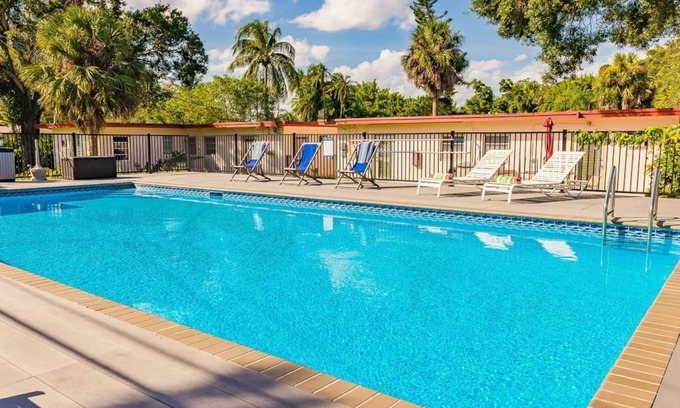 Edgewood Apartamento | # 4: Piscina de agua salada, casa de vacaciones relajada