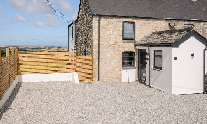Fraddon Cabaña | 4 HIGHER FRADDON, pet friendly, country holiday cottage in Fraddon