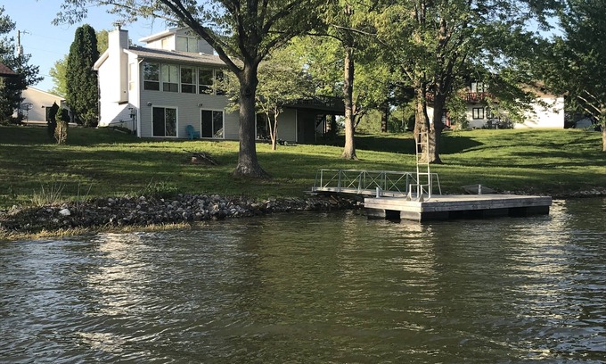 Marion Casa | Diseñado para entretener- ¡El lago espera!