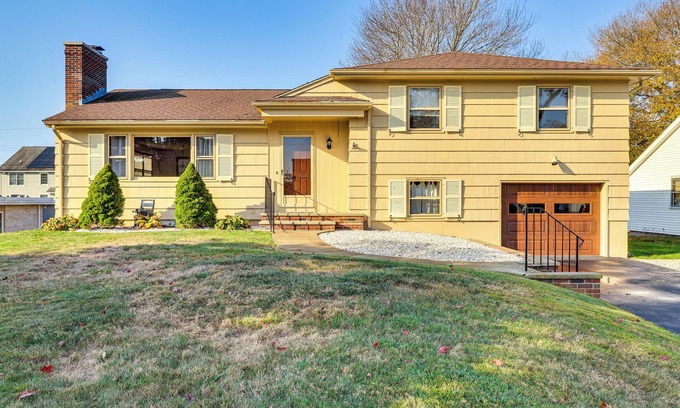Waterford Casa | 4 Mi to Beach: Furnished Deck at Waterford Home!