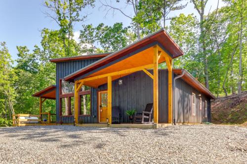 Ellijay Casa | 4 Mi to Dtwn Ellijay Cabin with Pool and River Access
