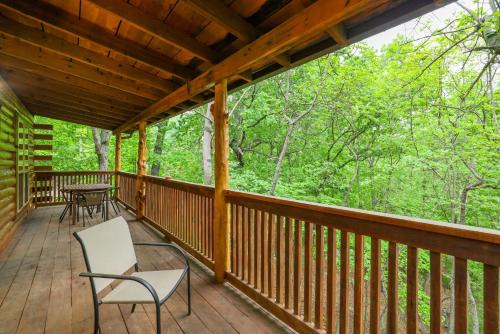 Sylvan Shores Casa | 4 Mi to Marina Cozy Log Cabin in Eureka Springs!