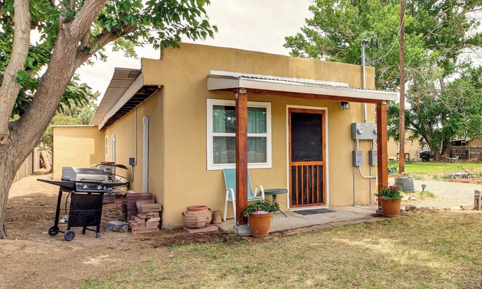Bosque Farms Cabaña | 4 Mi to Rio Grande: Bosque Farms Home w/ Patio!