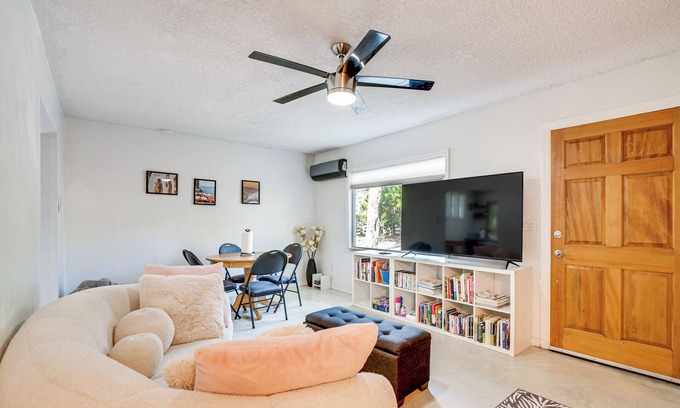 Gainesville Cabaña | 4 Mi to UF: Pet-Friendly Home w/ Yard & Deck