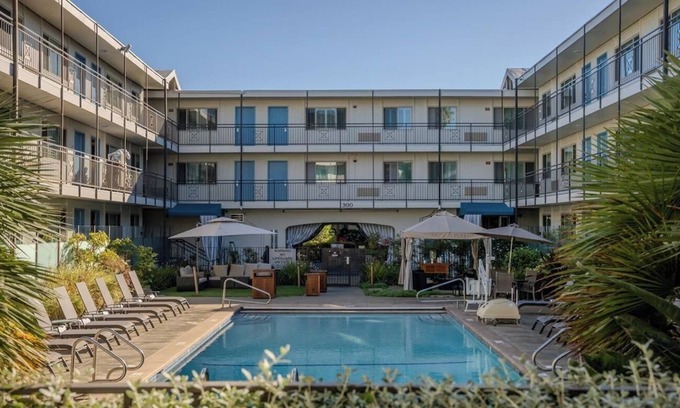 Corte Madera Hotel | 4 Modern Suites Near SF Ferry | Outdoor Pool | Parking | Courtyard | BBQ Area
