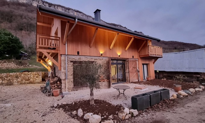 Brison-Saint-Innocent Casa | 4-person gîte with lake view