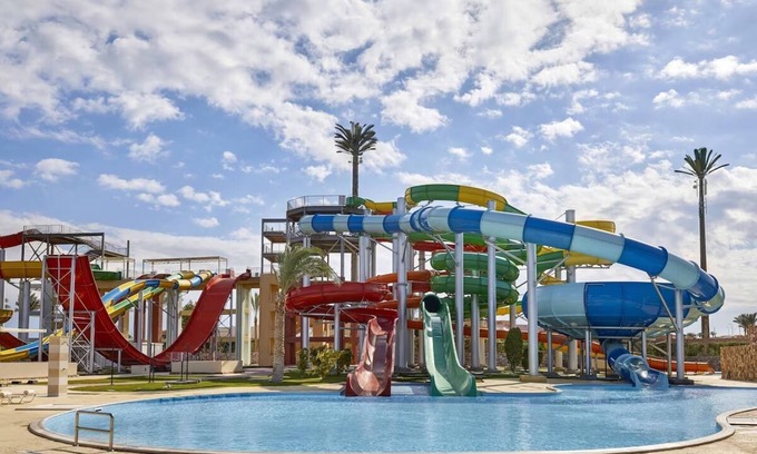 El Quseir Hotel | 4 Relaxing Rooms with Outdoor Pools Escape Close to Beach Attractions