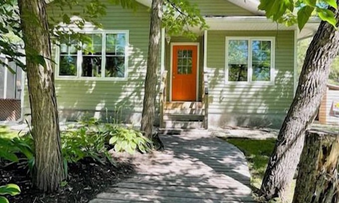 Dunnottar Cabaña | 4 season 3 bdrm cottage w/ many amenities. Family/pet-friendly. Close to lake
