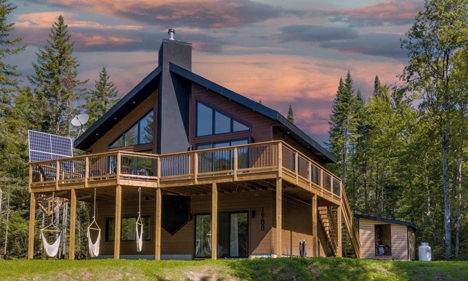 Saint-Raymond Chalet De Esquí | 4-season cottage at the gateway to the Bras-du-Nord Valley in Saint-Raymond