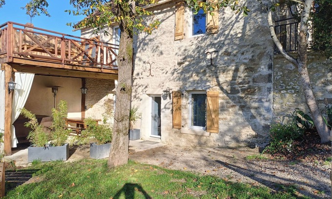 Le Lardin-Saint-Lazare Casa | 4-season gîte with spa and cinema room