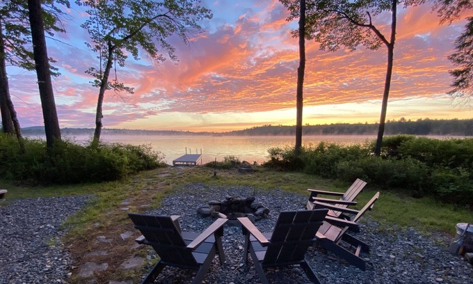 North Anson Casa | 4 Season Waterfront Retreat Embden, ME - ¡ESQUÍ, KAYAK, PESCADO, RAFT, CAMINATA y MÁS!