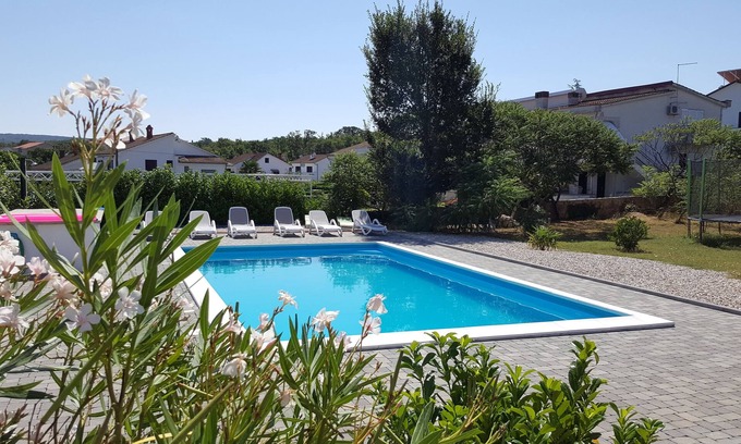 Vantacici Apartamento | Apartamento de 4 estrellas en Malinska 150m de la playa con piscina, lavavajillas, Wi-Fi, aire