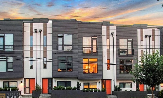 Edgewood Casa | 4-Story Rooftop Oasis- Fire Pit/King Suite