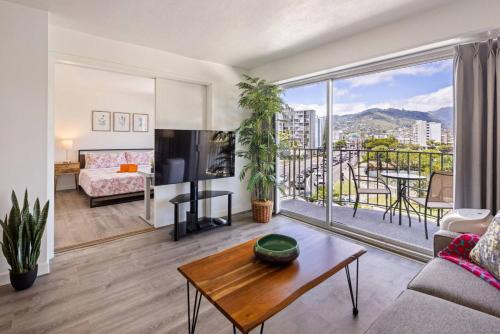 McCully - Moiliili Apartamento | 401 FREE Parking 10 min beach 2b-Waikiki Ala Moana