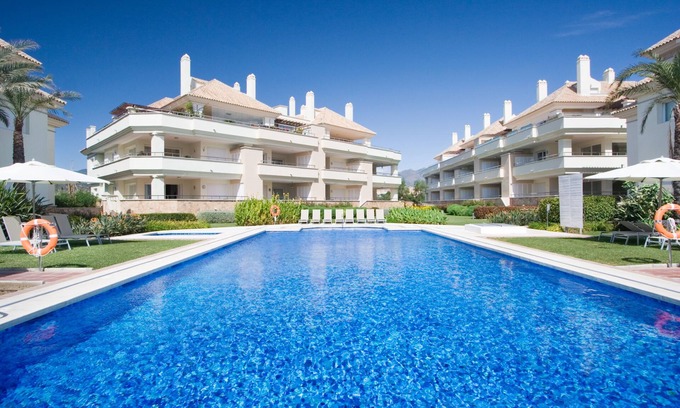 Nueva Milla de Oro Apartamento | 405 Lux Serv Apart-Estepona 4 habitaciones, 28c, climatizada, 20 m Piscina, increíble, vistas, barbacoa, jacuzzi