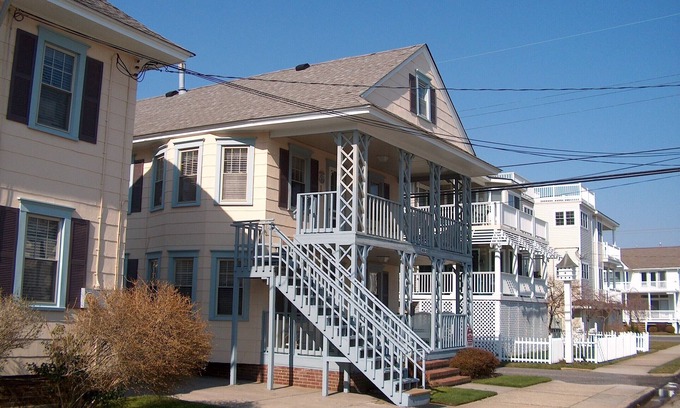 Gold Coast Condominio | 408 Twenty Second St. 2ª Planta Unidad cuadra de la playa y el paseo marítimo