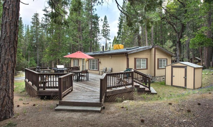 North Wawona Casa | 42R Rosenberg's Creekside Cabin