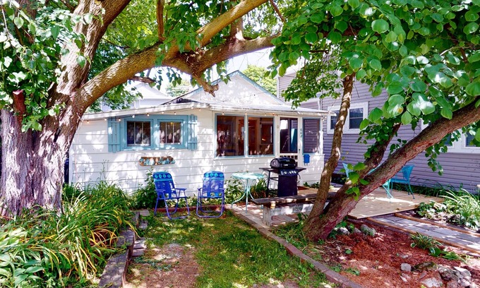 Lakeside Cabaña | 443 Lynn Avenue Charming two bedroom in Lakeside!