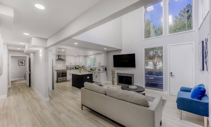 Menlo Park Casa | 497-Upscale Home w/AC & Patio near Meta & Stanford
