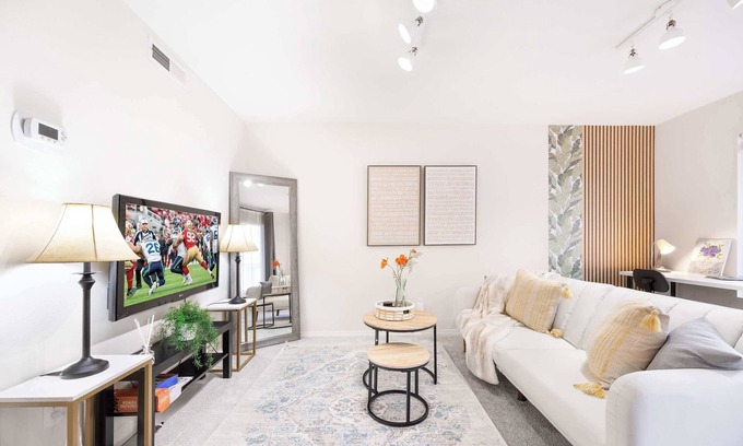 Kingsgate Casa | 4B2.5B TH in Kirkland/Woodinville. Prime Location