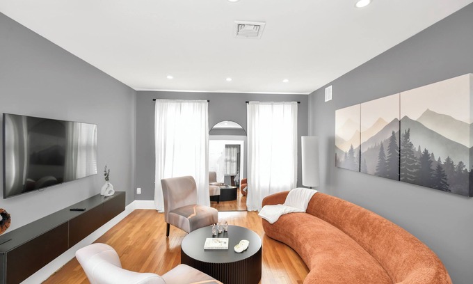 Neponset - Port Norfolk Apartamento | 4BD 2BA Spacious Duplex W/Parking. Walking Distance to MBTA & Restaurants