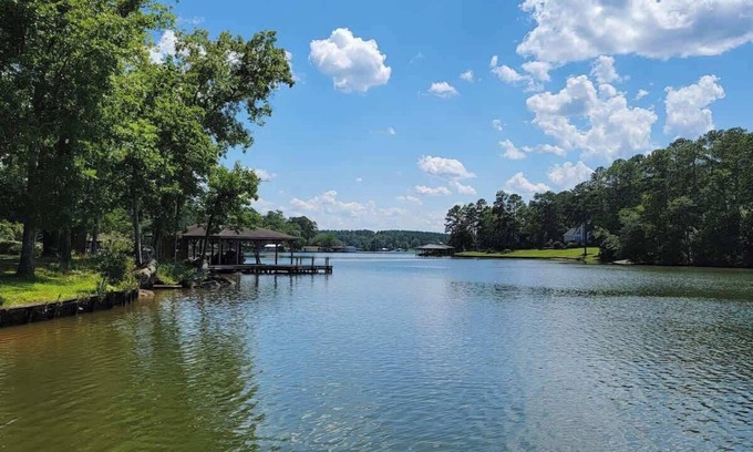 Milledgeville Casa | 4bd/3bth, Sleeps 14, Pool Table, Fire pit + More!