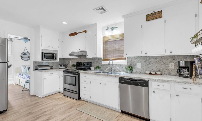 Cherry Grove Beach Casa | 4BD Charming Beach Home-Pet Friendly-Cherry Grove