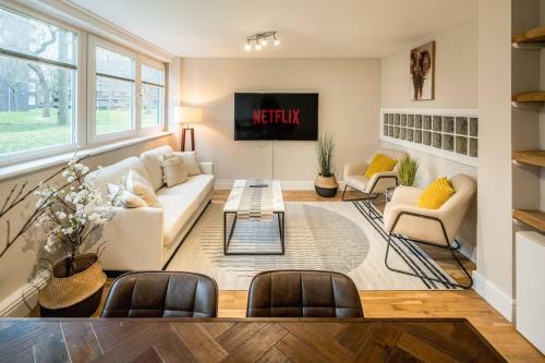 Westbourne Villa | 4BD Townhouse - Paddington!