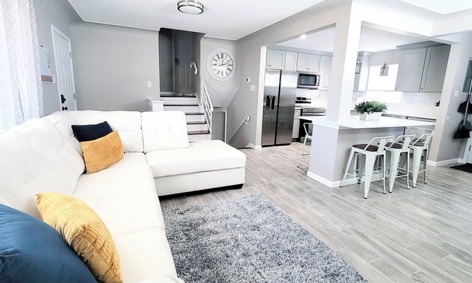 Mar Lee Casa | 4bdrm-4 bath; Families/Corporate Stays; Pets OK!