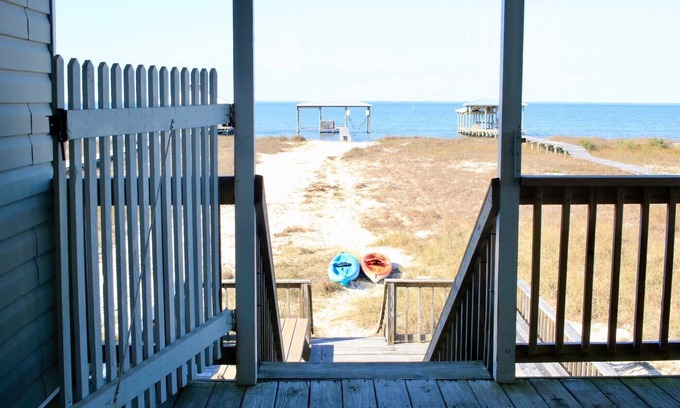Dauphin Island Casa | 4BR/3BA with Private Beach, Pier/Boat Lift, Dog Friendly, Free Kayaks, Best WiFi