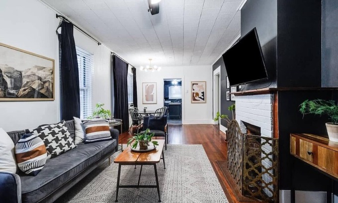 Freetown - Port Rico Casa | 4BR Downtown Lafayette | Garden, Parking, Walk to Arts District
