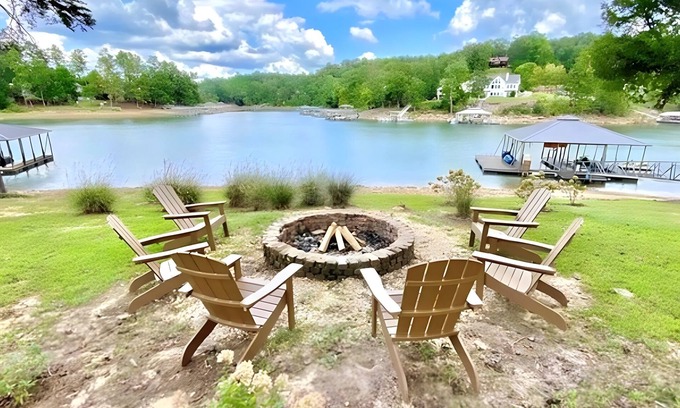 Double Springs Casa | Lakeside Retreat | Private Dock, Kayaks & Firepit!