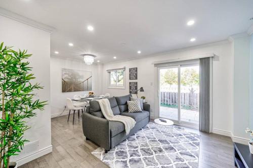 Agincourt North Apartamento | 4BR Scarborough Gem, Freshly Renovated, 7 Car Parking