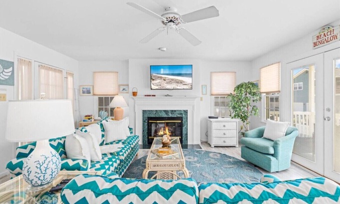 South End Condominio | 4BR w/2 Balconies A/C WiFi Steps to Beach