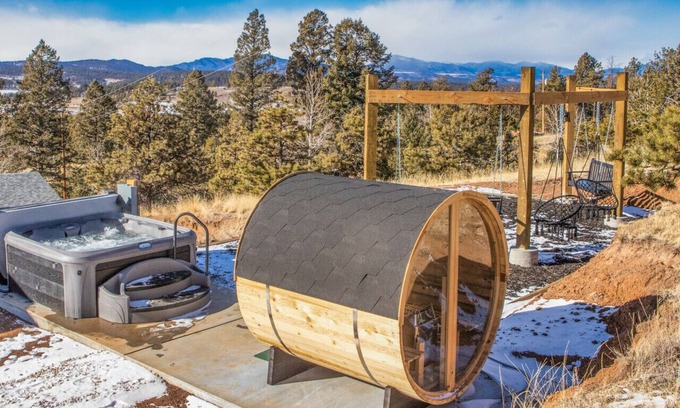 Florissant Casa | 4BR w/ Hot Tub, Sauna, Arcade, Mountain Views