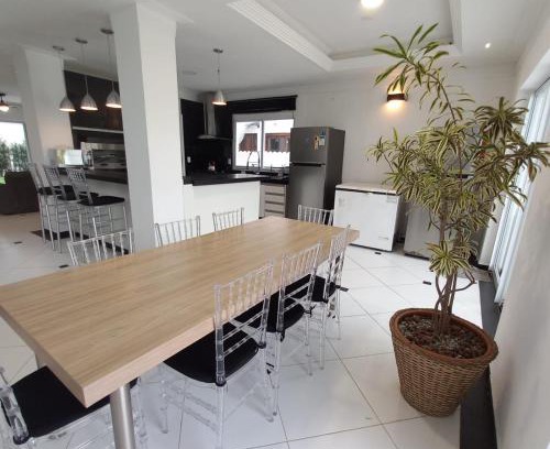 Guarutuba Casa | 4suites arcond wifi600meg cond fech prox praia