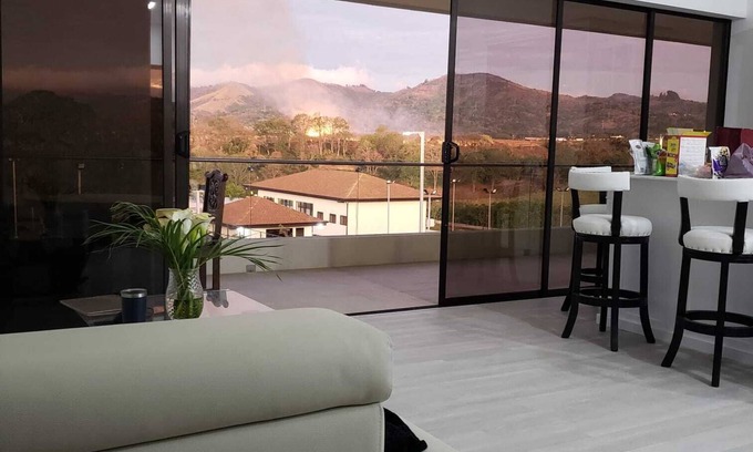 Bolívar Apartamento | 5* 2 D Mount view+Airport+ Pool+3 bed +Bb Crib+