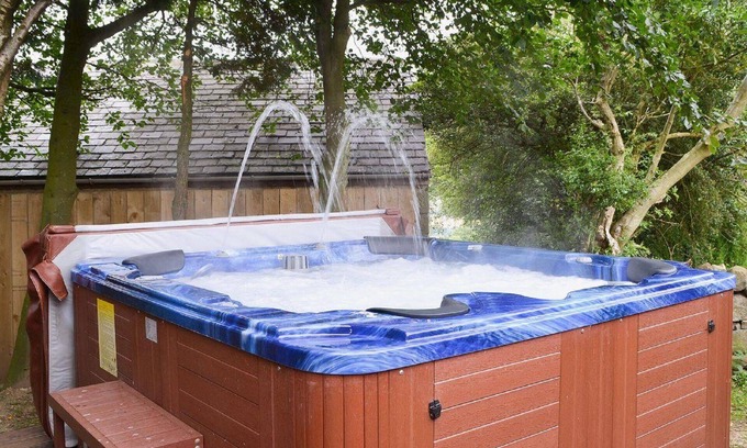 Stocksfield Cabaña | Casa de lujo de 5 * con jacuzzi / sauna / WIFI / Sky, jardín cerrado y que admite mascotas
