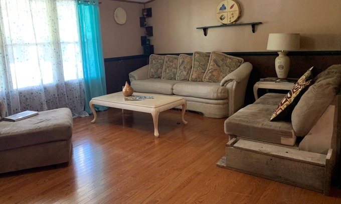 Roxboro Casa | 5 bdrm, 3 full bth, large living room and fireplace area.