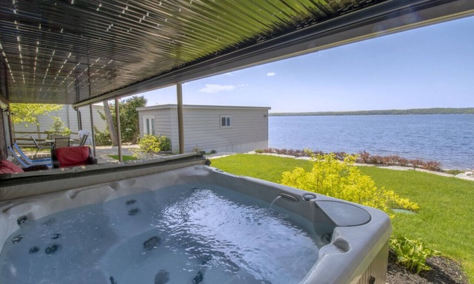 Tay Casa | 5 bdrm Waterfront W/ HotTub