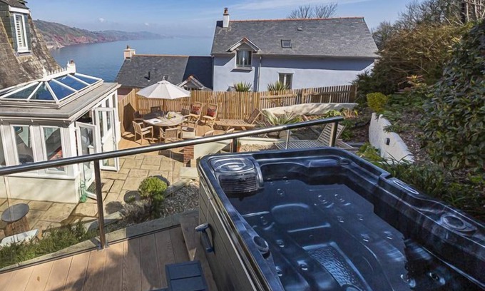 Babbacombe Cabaña | 5 Bed - Foxes Walk - Sleeps 9 guests in 5 bedrooms