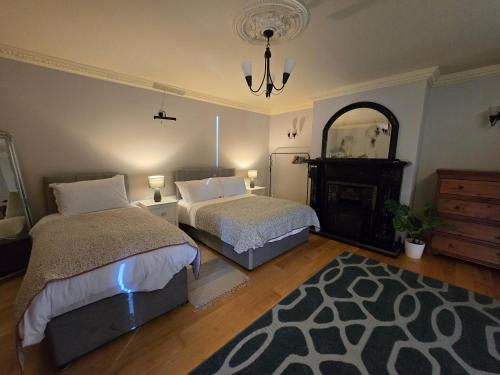 Killybegs Casa | 5 Bed House - Sleeps 13 - Pets - Garden - Parking