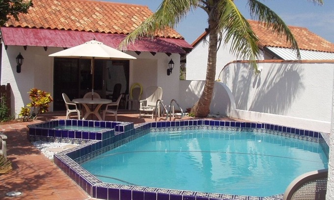 Melbourne Beach Casa | Elegante frente al mar, piscina privada, 4000 pies cuadrados, playa más deseable