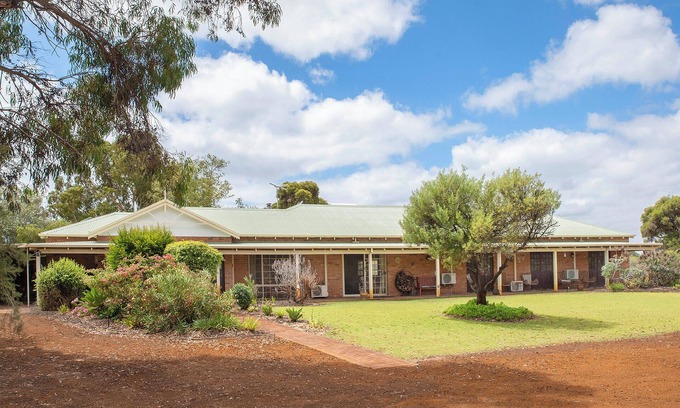 Abbey Otro | 5 bedroom 5 bathroom Kinvarra Park Lodge