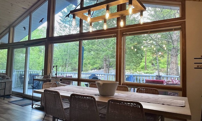 East Kootenay Casa | 5 bedroom Oasis in the heart of Fairmont Hot Springs