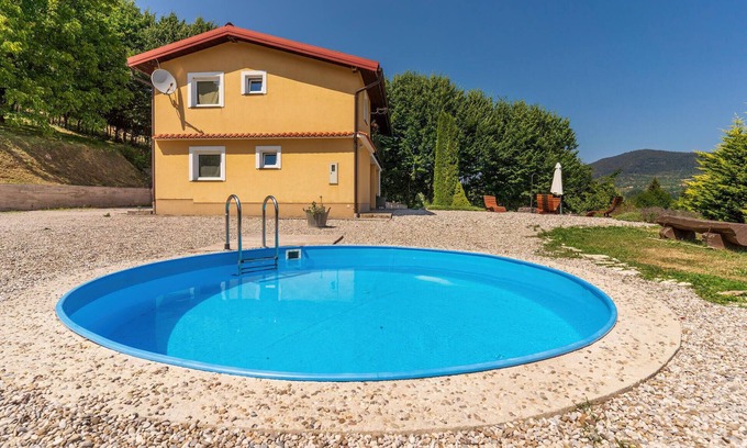 Vrbovsko Casa | Preciosa casa de 5 dormitorios en.