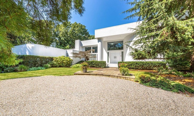 Wainscott Casa | 5 Bedroom Hamptons Beach House w/ heated pool