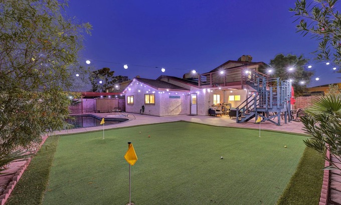 Chinatown Casa | 5 bedroom home by strip, pool, mini golf, karaoke