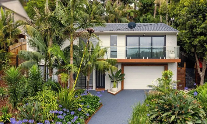 Terrigal Casa | 5 bedroom Terrigal beach home with district views
