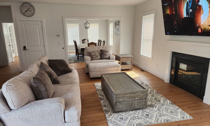 Leicester Casa | 5 bedrooms Home away from Home